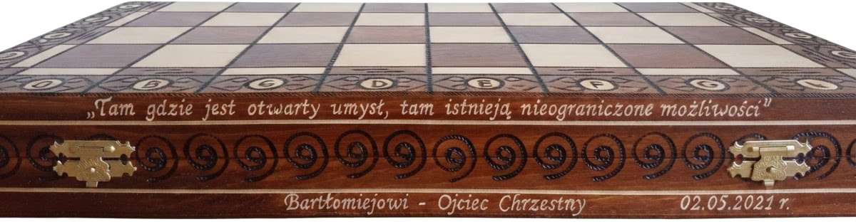 Przykładowa realizacja grawerowania na szachach